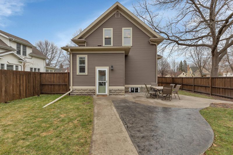 524 10th St SW, Willmar, MN 56201