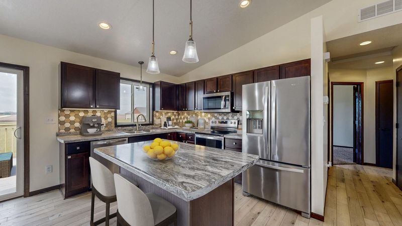 65 Sunset Blvd, Elgin, MN 55932