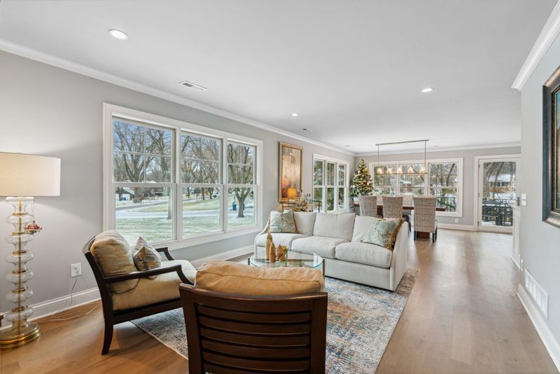 146 Ridgeview Dr, Wayzata, MN 55391