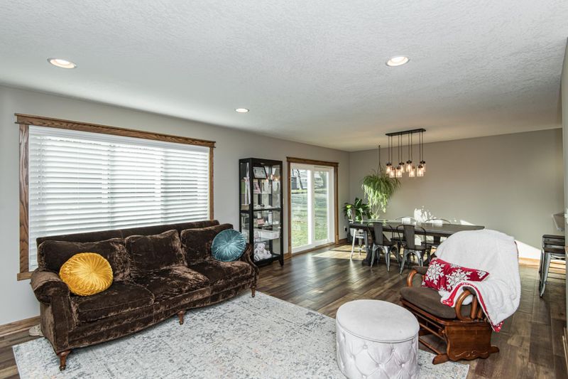 725 2nd Ave NE, Plainview, MN 55964