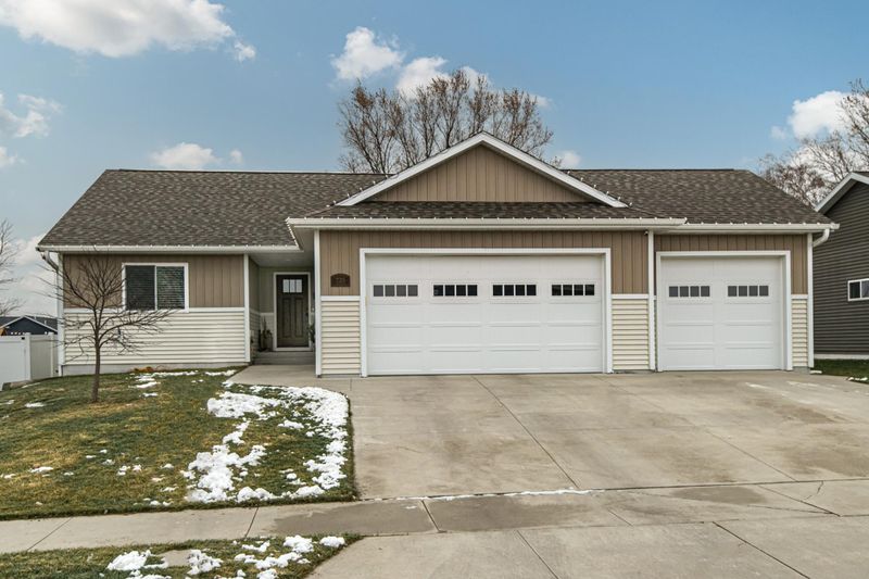 725 2nd Ave NE, Plainview, MN 55964