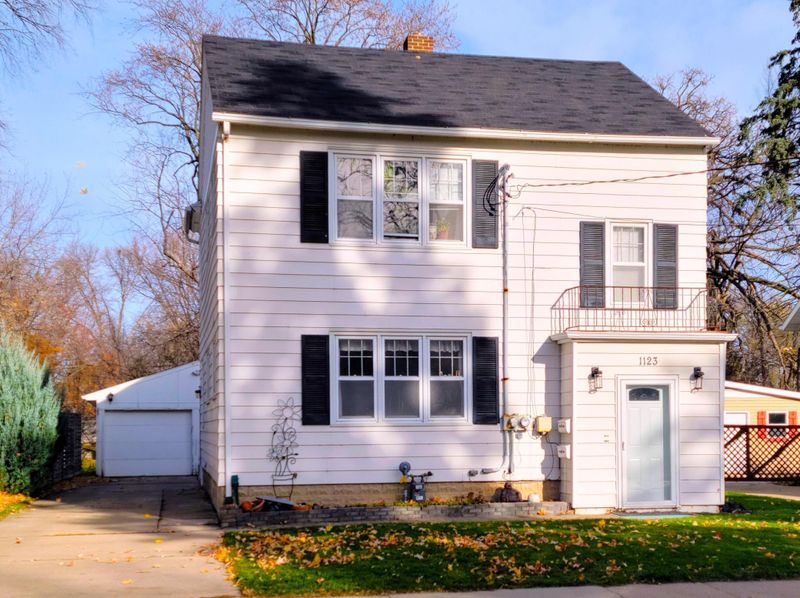 1123 2nd St NW, Rochester, MN 55901