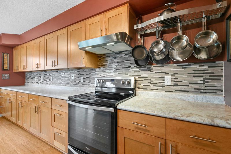4334 Evergreen Dr #702, Vadnais Heights, MN 55127