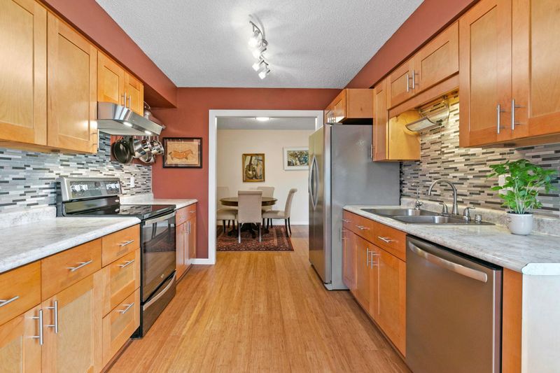 4334 Evergreen Dr #702, Vadnais Heights, MN 55127