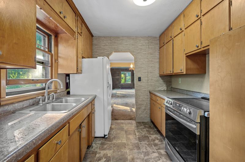 2884 Hallmark Ave N, Oakdale, MN 55128