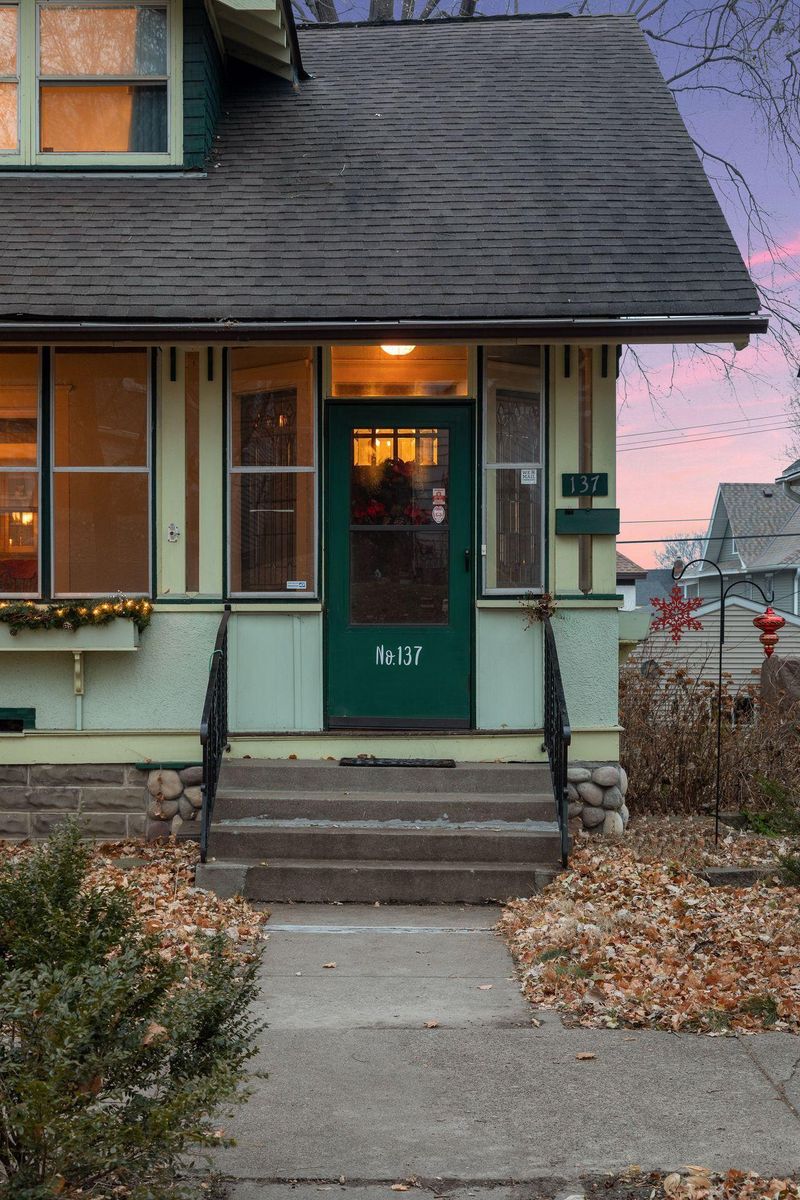 137 Bates Ave, Saint Paul, MN 55106