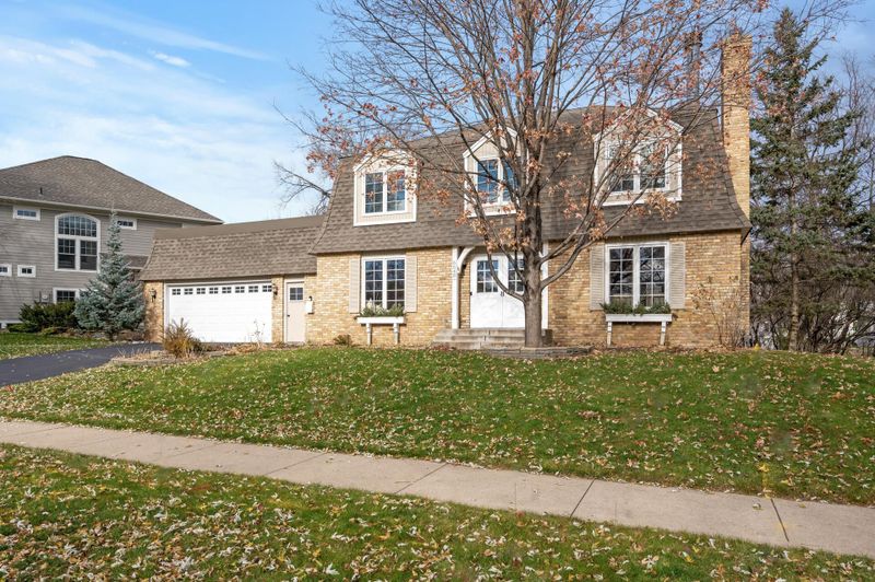 5648 Woodcrest Dr, Edina, MN 55424