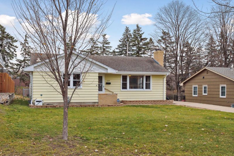 609 Park Valley Dr E, Hopkins, MN 55343