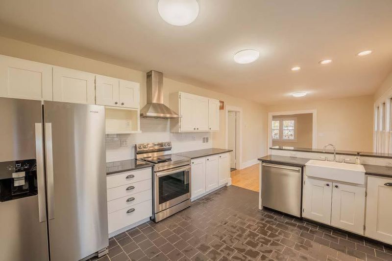 437 Garfield Ave, Eau Claire, WI 54701
