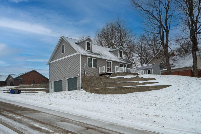 2615 Woodhurst Dr, Faribault, MN 55021