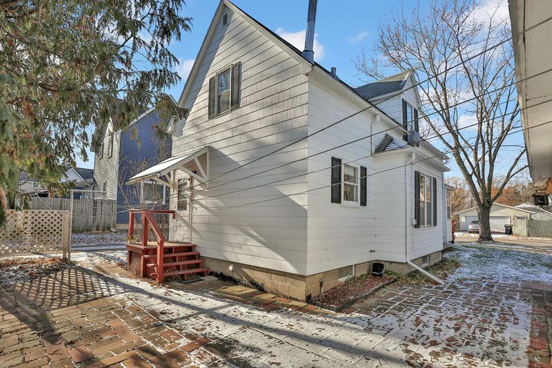 30425 Oak St, Lindstrom, MN 55045