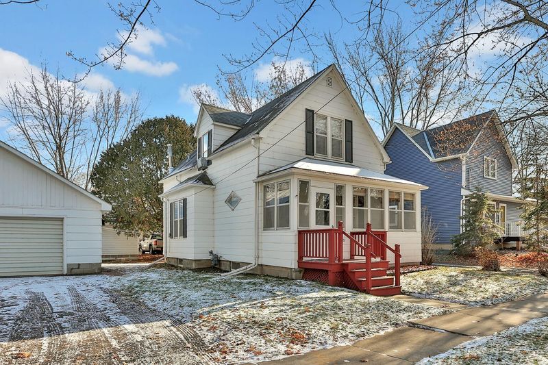 30425 Oak St, Lindstrom, MN 55045