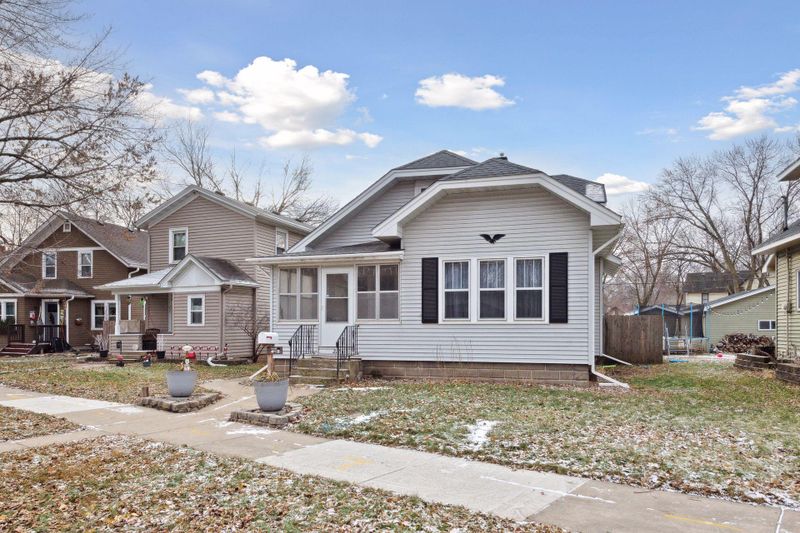 212 3rd St W, Jordan, MN 55352
