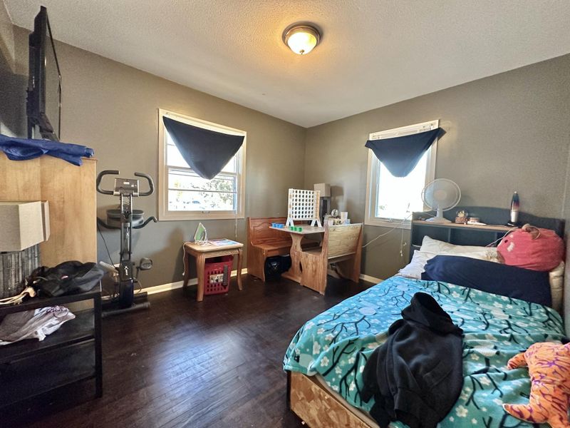 320 322 Queen Ave N, Minneapolis, MN 55405