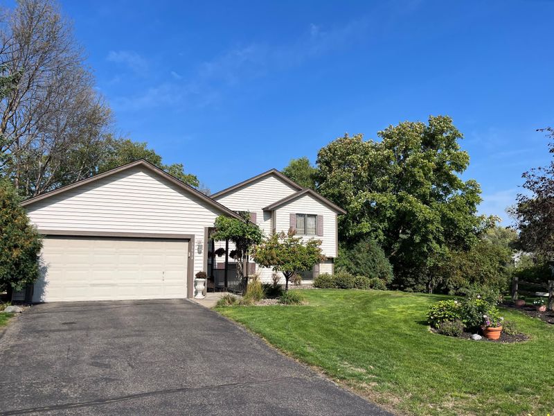 13914 Yosemite Cir, Savage, MN 55378