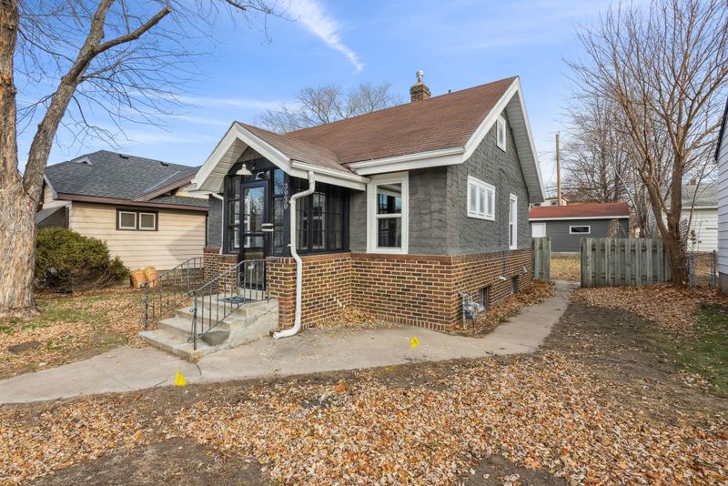 3930 Vincent Ave N, Minneapolis, MN 55412