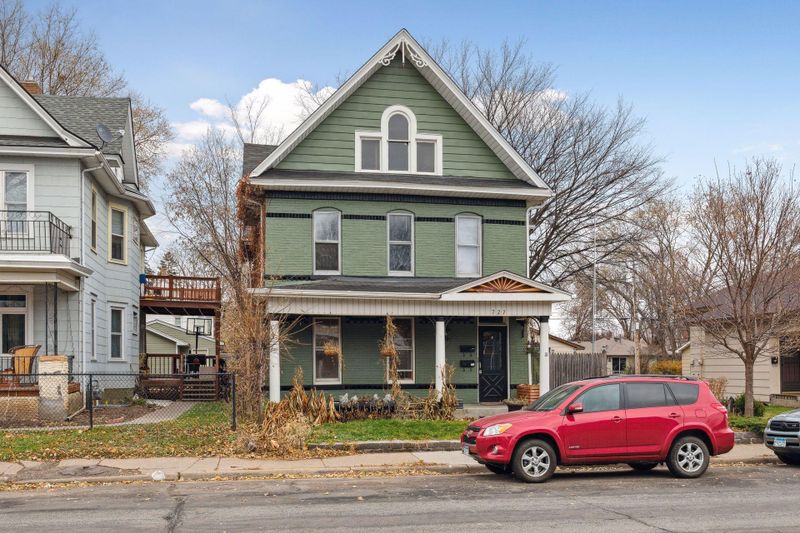 727 Monroe St NE, Minneapolis, MN 55413