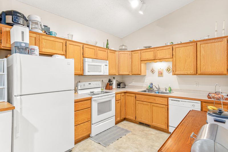 8346 Parkview Ave NE, Elk River, MN 55330