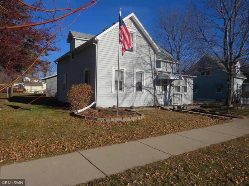 1113 13th St E, Glencoe, MN 55336