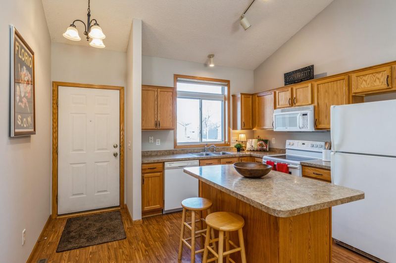 4212 Jarmann Ln, Shakopee, MN 55379
