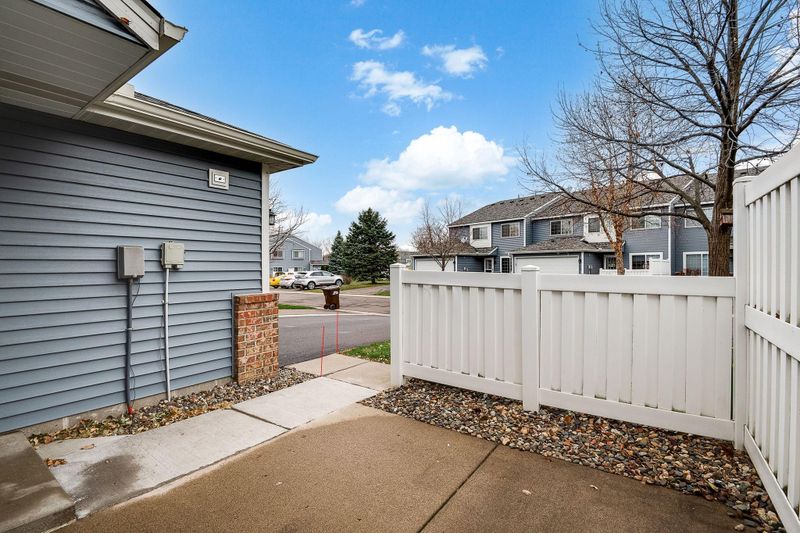 2097 Gresham Ave N, Oakdale, MN 55128