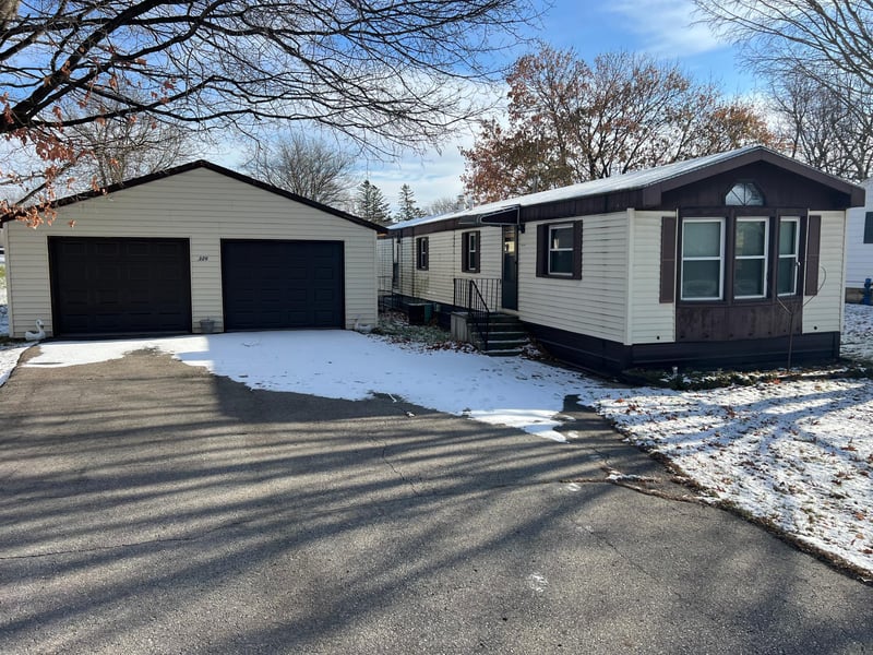 326 1st Ave S, Mazeppa, MN 55956