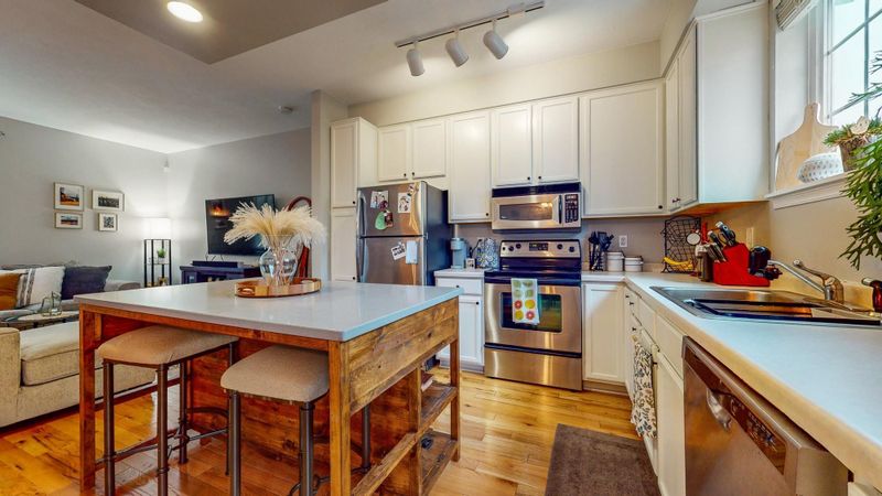 1300 Mcandrews Rd E #12, Burnsville, MN 55337
