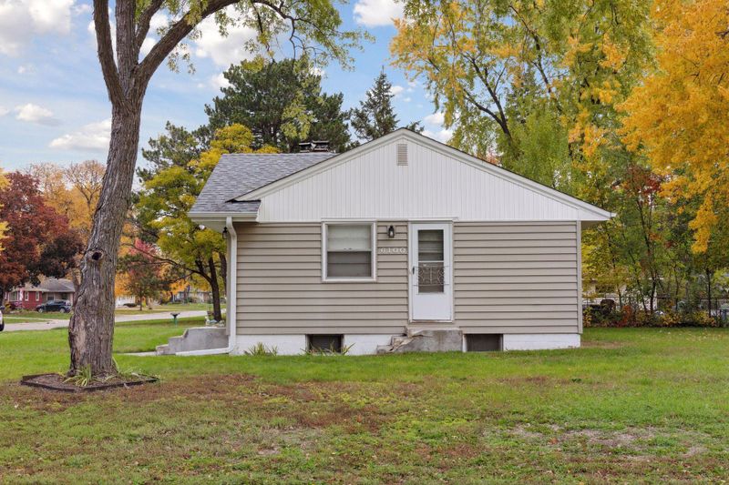 6100 Kyle Ave N, Brooklyn Center, MN 55429