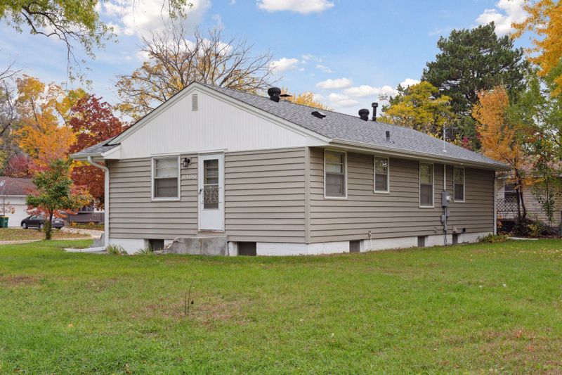 6100 Kyle Ave N, Brooklyn Center, MN 55429