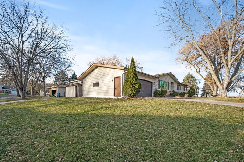 7655 Lanewood Ln N, Maple Grove, MN 55311