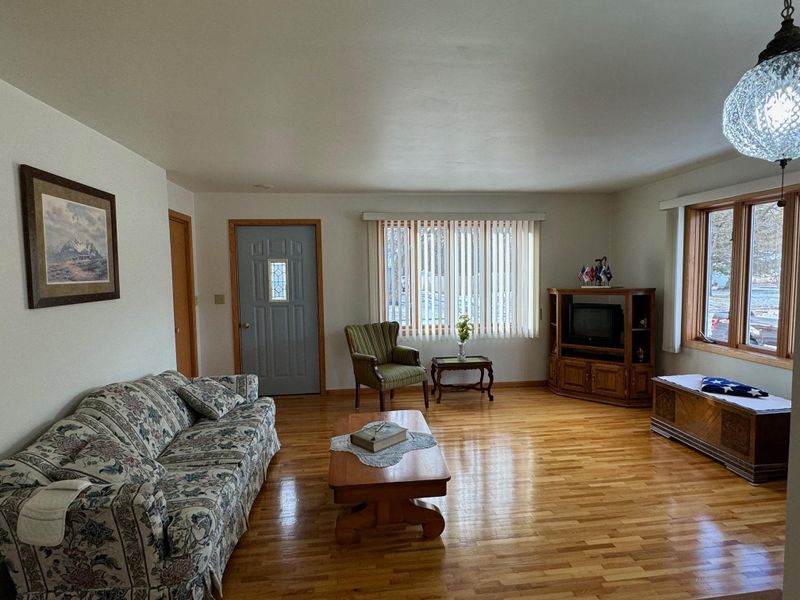 604 9th Ave SE, Roseau, MN 56751