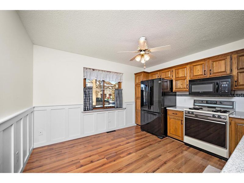 8424 Sheridan Ave N, Brooklyn Park, MN 55444