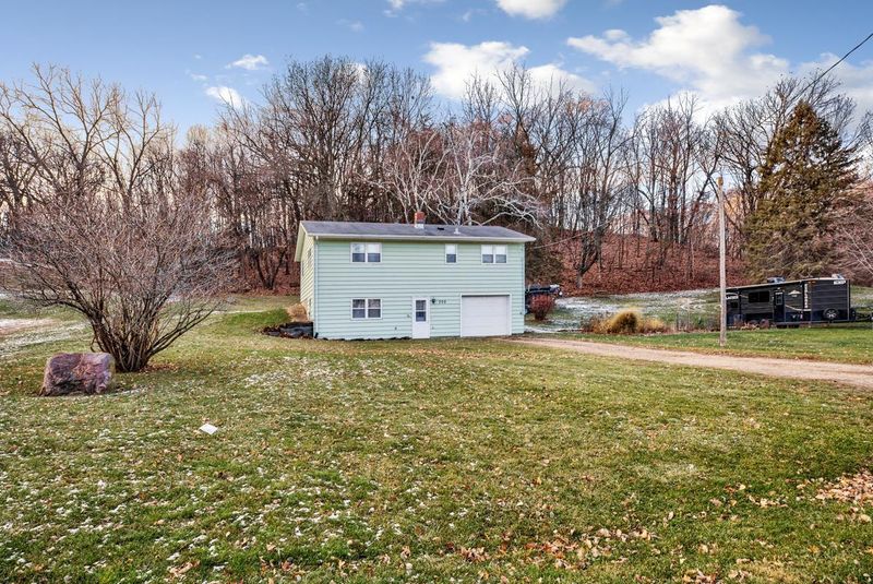 300 N 8th St, Henderson, MN 56044