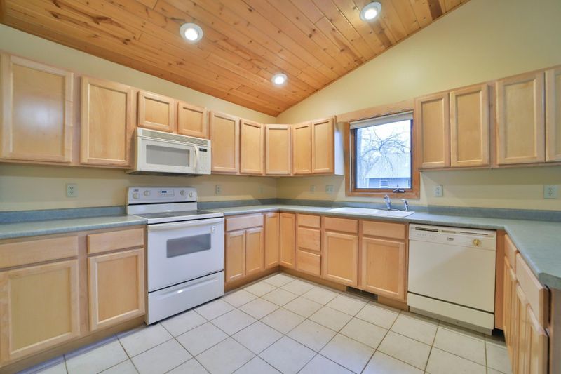 30445 N Pinewood Dr, Breezy Point, MN 56472