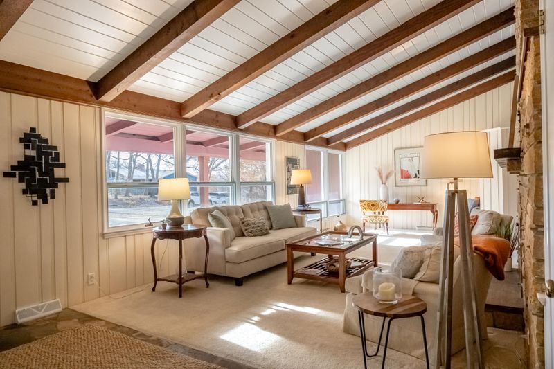 7017 Dakota Ave, Chanhassen, MN 55317