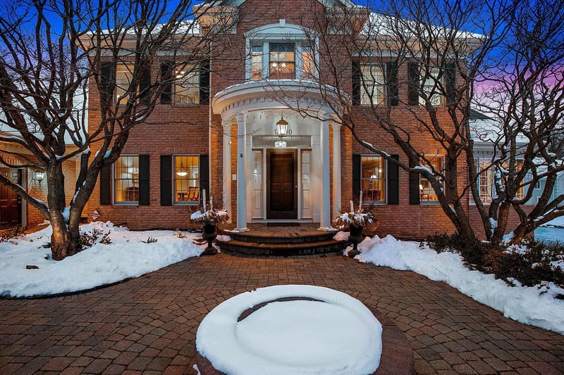 13800 Crowne Hill Ln, Minnetonka, MN 55305