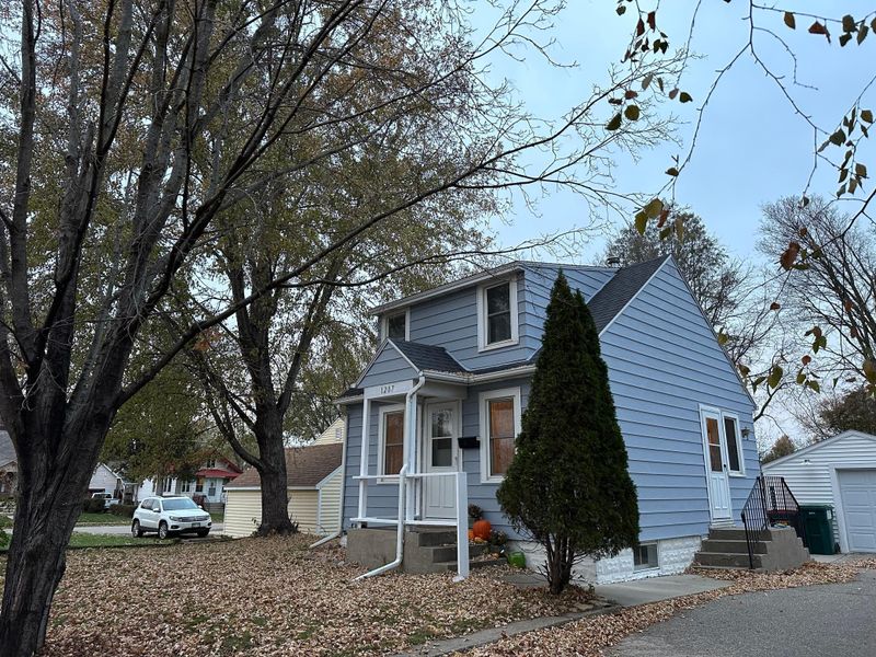 1207 7th St SE, Rochester, MN 55904