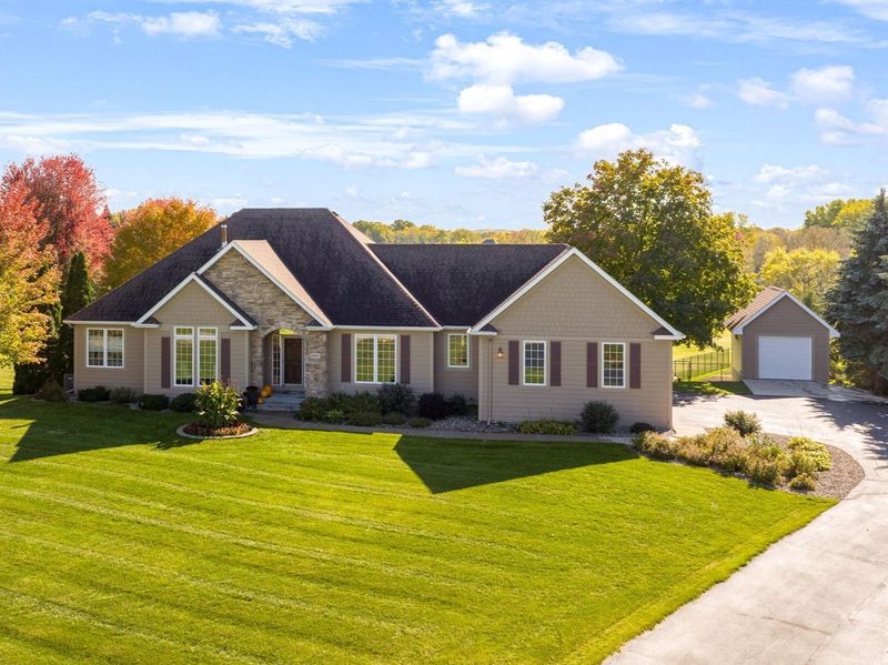 9091 Overland Dr, Prior Lake, MN 55372