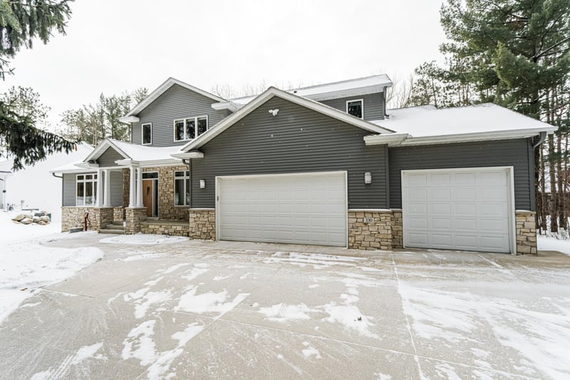 330 Sugarloaf Pw, Zumbrota, MN 55992