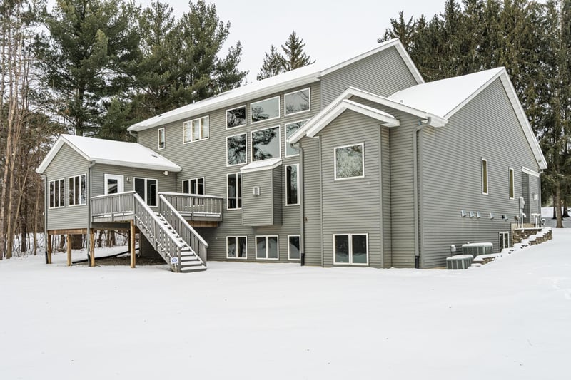 330 Sugarloaf Pw, Zumbrota, MN 55992