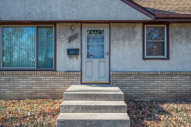 865 Oxford St N, Saint Paul, MN 55103