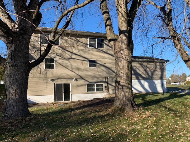 425 7th St NW, Plainview, MN 55964