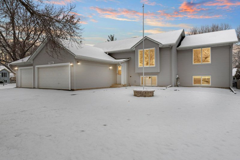 9584 Niagara Ln N, Maple Grove, MN 55369