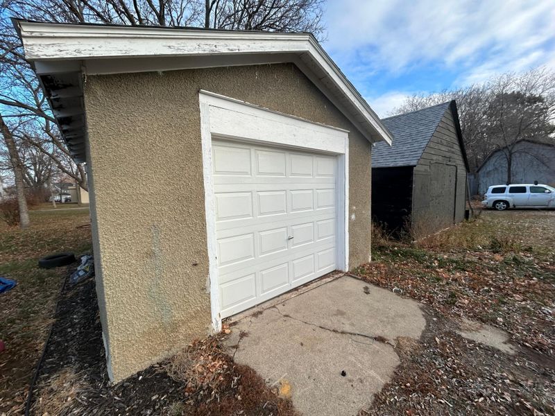 38 N Hering St, Appleton, MN 56208