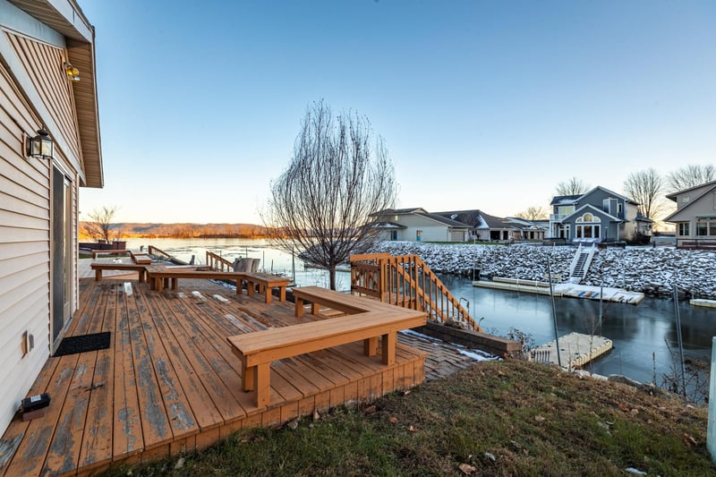290 Harbor Lights Dr, Brownsville, MN 55919
