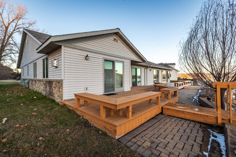 290 Harbor Lights Dr, Brownsville, MN 55919