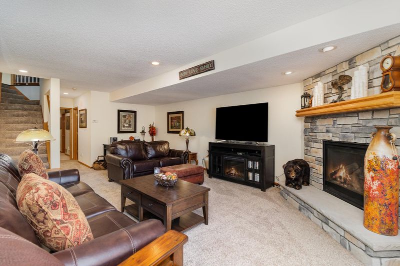 4195 Starbridge Ct, Eagan, MN 55122