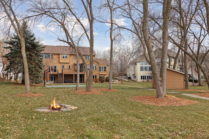 15710 Lac Lavon Dr, Burnsville, MN 55306