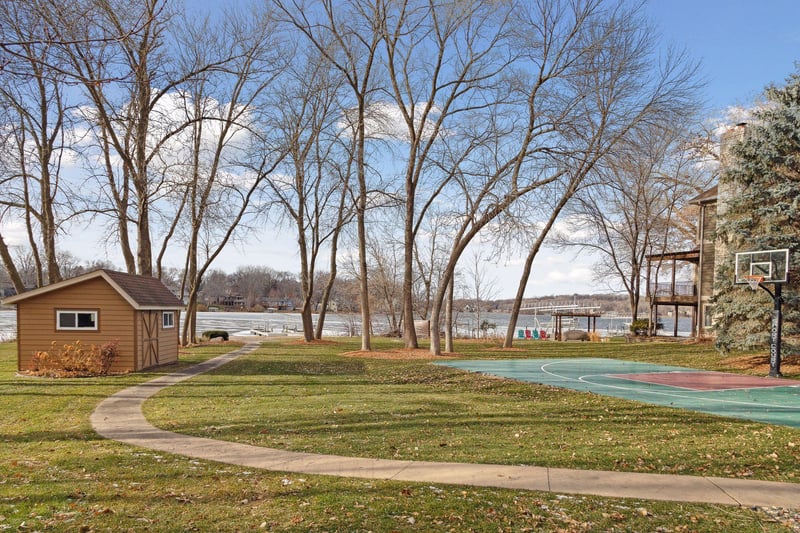 15710 Lac Lavon Dr, Burnsville, MN 55306
