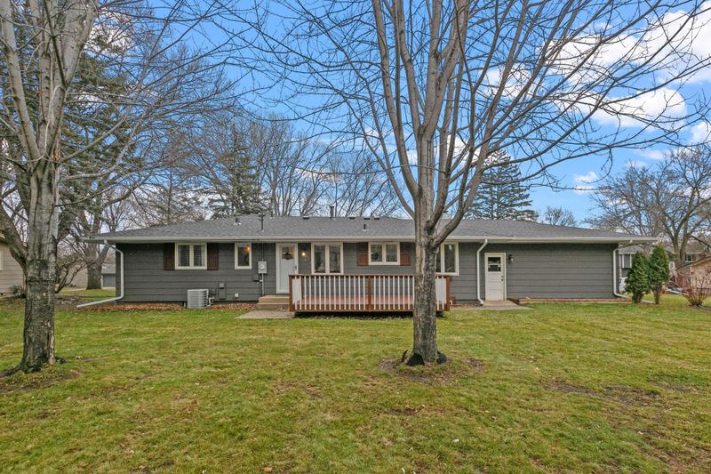 1445 Louisiana Ave N, Golden Valley, MN 55427